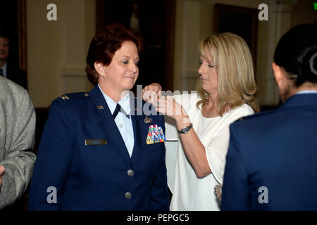 Marsha Krotky pins on Brig. Gen. Dawn M. Ferrell's new rank during her promotion ceremony Jan. 15, 2016, in the Texas Capitol's Senate Chambers. Texas Gov. Greg Abbott appointed Ferrell as the Deputy Adjutant General - Air for the Texas Military Department's Texas Air National Guard. Ferrell is the first female to hold the rank of general officer in the TXANG. (Air National Guard photo by 1st Lt. Alicia Lacy/Released) Stock Photo