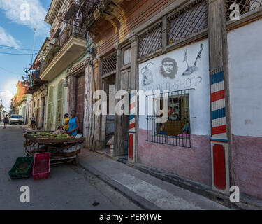 Street photo of Havana, Cuba. Farmer selling fruits in Habana. Image of Che Guevara on the wall, symbol of cuban revolution. Stock Photo