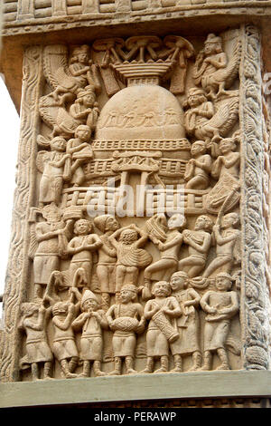 Life depiction by carving on stone pillar at Stupa at Sanchi, near Bhopal, Madhya Pradesh, India, Asia Stock Photo