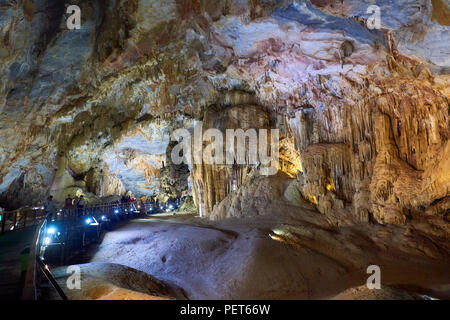 Interior of Dong Thien Duong cave, also known as Paradise Cave, in Phong Nha National Park, North-Central Vietnam. The area has been designated a UNES Stock Photo