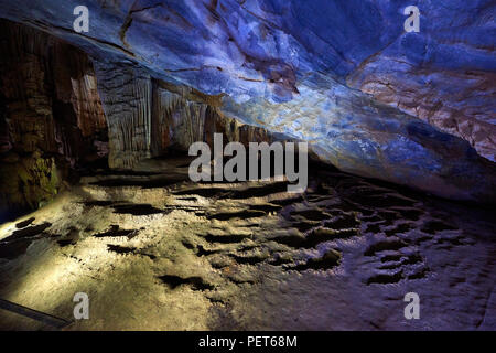 Interior of Dong Thien Duong cave, also known as Paradise Cave, in Phong Nha National Park, North-Central Vietnam. The area has been designated a UNES Stock Photo