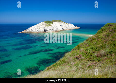 Cantabria, coastal landscape along Costa Quebrada, The Broken Coast, spectacular beach Playa de Los Covachos, sandbanks partially exposed by low tide Stock Photo