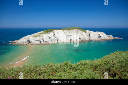 Cantabria, coastal landscape along Costa Quebrada, The Broken Coast, spectacular beach Playa de Los Covachos, sandbanks partially exposed by low tide Stock Photo