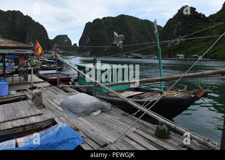 Cua Van, Vietnam. 01st Aug, 2018. A ship at the Cua Van floating village, in Halong Bay, Vietnam. Cua Van is the largest floating village in Halong Bay, with a population of around 600 individuals, who living mainly by fishing. Credit: Jorge Sanz/Pacific Press/Alamy Live News Stock Photo