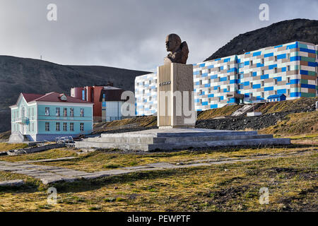 Lenin memorial in front of Concrete apartment blocks of russian mining town Barentsburg, Svalbard or Spitsbergen, Europe Stock Photo