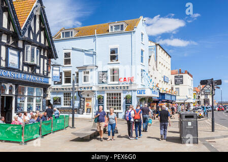 scarborough south bay beach cafe fish and chips and bars near the harbour scarborough england  yorkshire north yorkshire scarborough uk gb europe Stock Photo