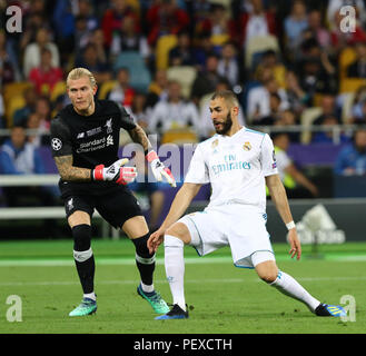 KYIV, UKRAINE - MAY 26, 2018: Karim Benzema of Real Madrid (R) scores a 1st goal to goalkeeper Loris Karius of Liverpool during their UEFA Champions L Stock Photo