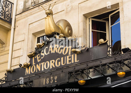 Paris L'Escargot Montorgueil - Sculpture of snail on the Escargot restaurant on Rue Montorgueil in Paris, France, Europe. Stock Photo