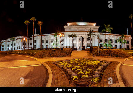 Panoramic view of Ventura City Hall building lit up at night with landscaping and Junipero Serra statue in front on August 17, 2018 in California, USA Stock Photo