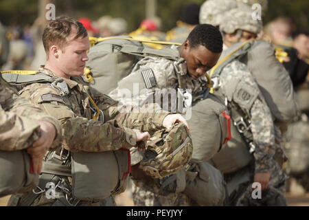 Static Line Jumpmaster Command Screening Checklist A jumpmaster checks a static line as Paratroopers from 2nd Brigade ...