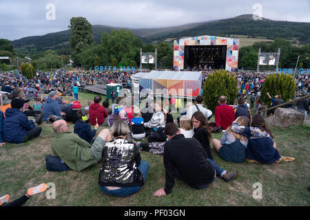 Glanusk Park, Brecon, Wales, 17th August 2018.  Day One of the Green Man music festival in the Brecon Beacons Mountains in Wales. Pictured: A wide view including the mountains and the crowd at mid afternoon at the main Mountain Stage field. Credit: Rob Watkins/Alamy Live News Stock Photo