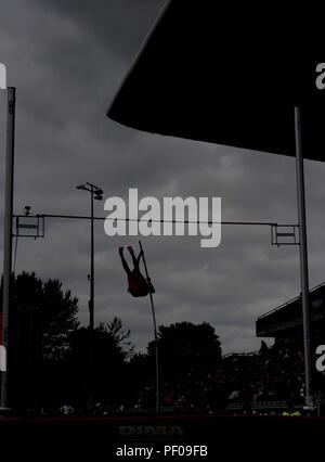 Birmingham, UK. 18th August 2018. Womens pole vault silhouette. Muller Grand Prix Birmingham. Diamond league. Alexander Stadium. Perry Bar. Birmingham. UK. 18/08/2018. Credit: Sport In Pictures/Alamy Live News Stock Photo