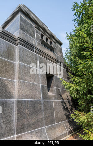 Tomb of Martin Ryerson at Graceland Cemetery - designed by Louis ...