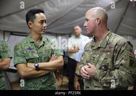 Col. Scott Mitchell, commander, 196th Infantry Brigade, Joint Pacific Multinational Readiness Capability, briefs a Singapore army Col. Chua Boon Keat, commander, 6th Division, about operations of the JPMRC during its Rotation 16-01 Lightning Forge. The rotation ran from Jan. 31 – Feb. 9. (Photo by Robert Aguilar, JPMRC-ITACSS Combat Camera) Stock Photo