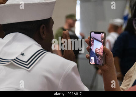 180817-N-BM202-1262 GREAT LAKES, Ill. (Aug. 17, 2018) U.S. Navy Sailors graduate from boot camp Aug. 17, at Recruit Training Command (RTC). More than 30,000 recruits graduate annually from the Navy's only boot camp. (U.S. Navy photos by Mass Communication Specialist 2nd Class Camilo Fernan/Released) Stock Photo