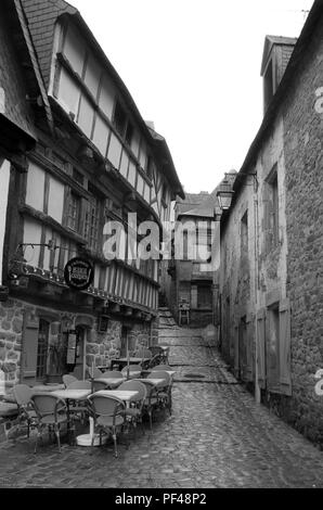 Auray. FRANCE. General Views GV's. of the town Auray and The Port of Saint-Goustan, Brittany,   12:17:43  Sunday  27/04/2014   © Peter SPURRIER, Stock Photo