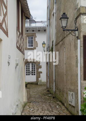 Auray. FRANCE. General Views GV's. of the town Auray and The Port of Saint-Goustan, Brittany,   12:40:22  Sunday  27/04/2014   © Peter SPURRIER, Stock Photo