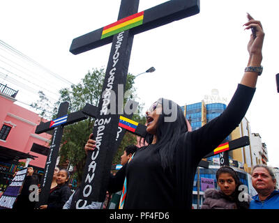 Migrant mothers carrying black crosses with Latin American flags when thousands of women from feminist and sympathetic groups take to the streets in what is called the Women for Justice march against judiciary corruption that turns its back on women victims of violence and leaves in the impunity their aggressors. Stock Photo