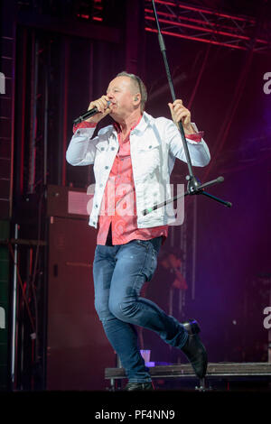 Coventry, UK. 18th October, 2018. Simple Minds Lead Singer Jim Kerr at