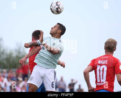 Drochtersen, Germany. 18th Aug, 2018. firo: 18.08.2018, Football, 1.Bundesliga, Season 2018/2019, DFB-Pokal, Cup, 1st round, SV Drochtersen/Assel - FC Bayern Munich Muenchen duels Thiago | usage worldwide Credit: dpa/Alamy Live News Stock Photo