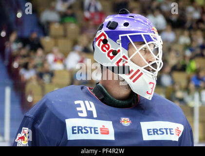 August 18, 2018 - Garmisch-Patenkirchen, Germany - Steve MICHALEK (Salzburg), .Ice Hockey, preparations tournament Red Bulls Salute 2018, Red Bull Salzburg vs SC Bern. Olympia Ice Rink, Garmisch-Patenkirchen, Germaany, .the teams of Salzburg and Bern play for the victory in this traditional preparation tournament Credit: Wolfgang Fehrmann/ZUMA Wire/Alamy Live News Stock Photo