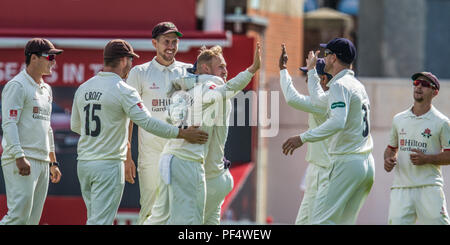 London, UK. 19 August 2018. Steven Croft bowling for Lancashire against Surrey on day one of the Specsavers County Championship game at the Oval. David Rowe/Alamy Live News Stock Photo