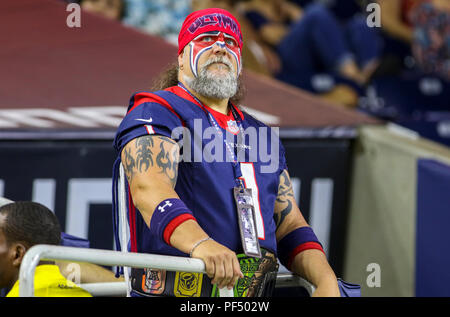 San Francisco 49ers fan John Boulos wears a cheese grater on his hat as he  watches players warm up before an NFC divisional playoff NFL football game  between the San Francisco 49ers