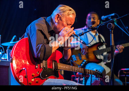 Don Baker Irish Blues Musician Performing Live in Belfast's Black Box Stock Photo