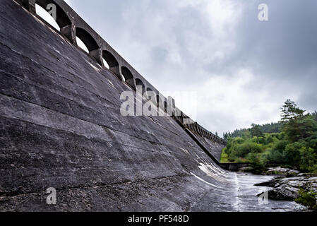 The Clatteringshaws Dam in the Galloway Forest Park in south west Scotland. Built by Sir Alexander Gibb & Partners in 1932-38, it is on the south west Stock Photo