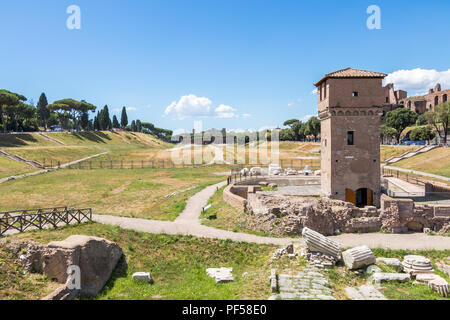 The Circus Maximus (664 meters x 123 meters) In the time of Augustus, the Circus Maximus held 150 000 spectators, and with additions by Trajan 250 000 Stock Photo