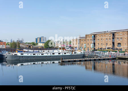 Converted barge houseboat at West India Quay, Canary Wharf, London Borough of Tower Hamlets, Greater London, England, United Kingdom Stock Photo