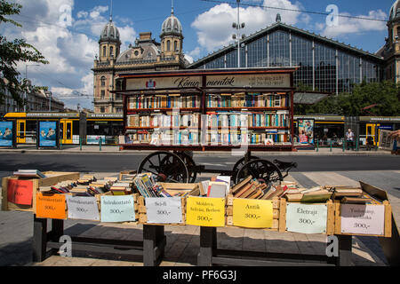 Budapest, Hungary. 14th August, 2018. A bookstall in front of Nyugati railway station. Stock Photo