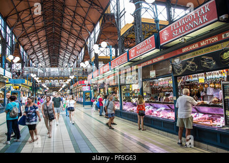 Budapest, Hungary. 15th August, 2018. Shoppers and tourists mingle at the neo-Gothic Nagyvásárcsarnok (Great Market Hall).