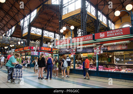 Budapest, Hungary. 15th August, 2018. Shoppers and tourists mingle at the neo-Gothic Nagyvásárcsarnok (Great Market Hall).