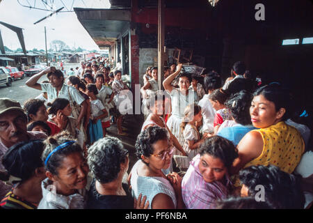 Managua, Nicaragua, June 1986. People queuing to receive  food coupons, Mercado Roberto Huembes market. Stock Photo