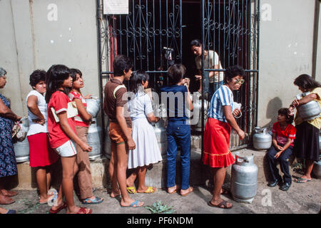 Managua, Nicaragua, June 1986. People queuing to get fresh supplies of cooking calour gas with their documents. Stock Photo