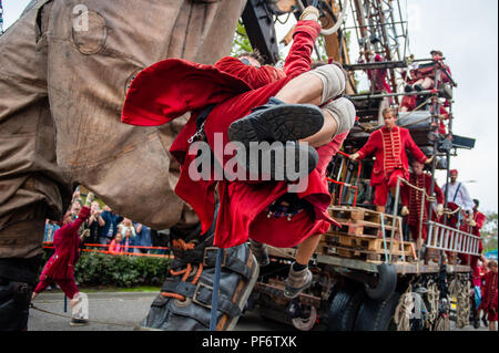 Leeuwarden, The Netherlands, 19th August, 2018. The world-famous production of Royal de Luxe makes its Dutch premiere in the European Capital of Culture. Over the course of three days, these towering giants walk the streets of Leeuwarden and provide an unforgettable experience with their 'Big Skate in the Ice' show. Royal de Luxe is an extraordinary street theatre company. The company flies around the world with their impressive Giants, puppets several meters high and taller than the buildings around them. Credit: Ricardo Hernandez/Alamy Live News Stock Photo