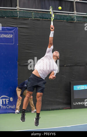 West Vancouver, Canada. 19 August 2018. Jason Kubler of Australia serving the ball, becomes runner up in ATP Challenger Tour Mens Singles Final. Odlum Brown VanOpen. Hollyburn Country Club.  © Gerry Rousseau/Alamy Live News Stock Photo