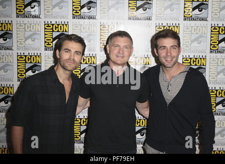 https://l450v.alamy.com/450v/pf79eh/comic-con-2018-cbs-photocall-with-castmates-from-magnum-pi-charmed-crazy-ex-girlfriend-and-tell-me-a-story-featuring-paul-wesley-james-wolk-kevin-williamson-where-san-diego-california-united-states-when-19-jul-2018-credit-tony-fortewenn-pf79eh.jpg