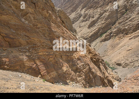 Trekking the wild Darshai Gorge in the Wakhan Valley, Tajikistan Stock Photo