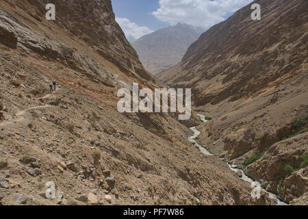 Trekking the wild Darshai Gorge in the Wakhan Valley, Tajikistan Stock Photo