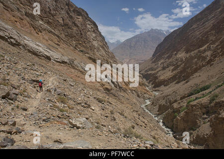 Trekking the wild Darshai Gorge in the Wakhan Valley, Tajikistan Stock Photo