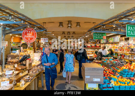 People shopping at Grand Central Market in New York City Stock Photo