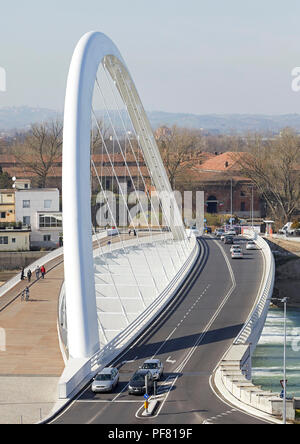 View of traffic and pedestrianised lanes on the bridge. Cittadella Bridge, Alessandria, Italy. Architect: Richard Meier and Partners, 2017. Stock Photo