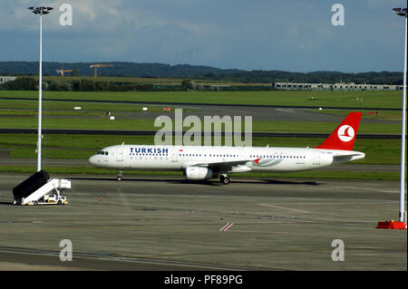 Airbus A321  TC-JMH of Turkish Airlines taxies at Brussels Airport Stock Photo