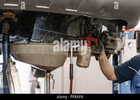 rinse clutch unit after the leaking of engine oil. Change and repair