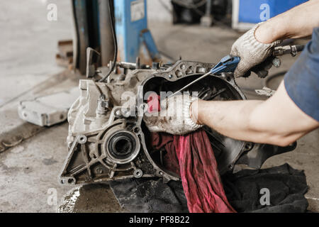 rinse clutch unit after the leaking of engine oil. Change and repair