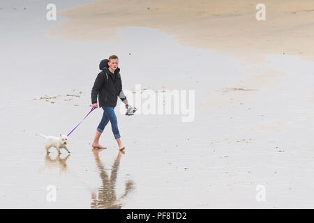 Teenage dog walker hi-res stock photography and images - Alamy