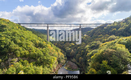 France, Puy de Dome, Sauret Besserve, Les Ancizes Comps, Fades viaduct, railway bridge over the Sioule (aerial view) // France, Puy-de-Dôme (63), Saur Stock Photo