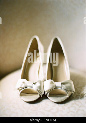 Beautiful Bride Wedding Shoes Stock Photo by ©alesealesphoto 662520492